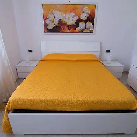 Silky House With Private Parking Apartament Como