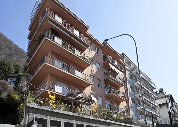 Silky House With Private Parking *