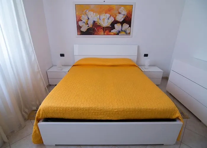 Silky House With Private Parking Apartament Como