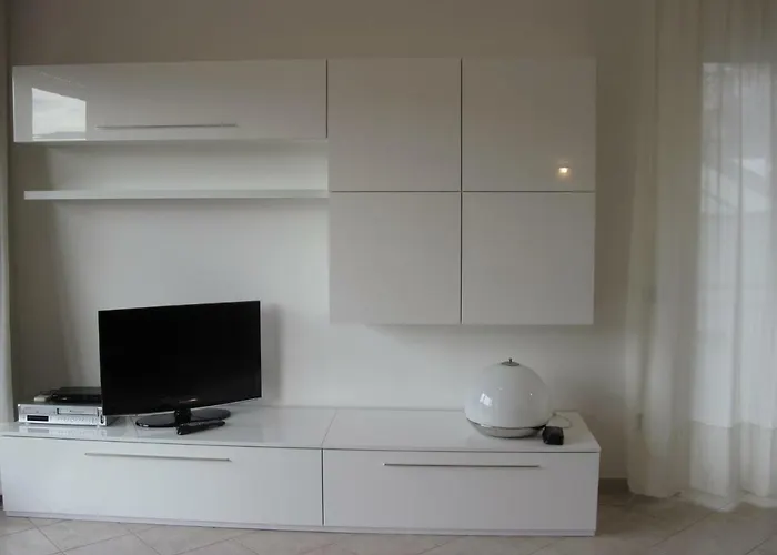 Silky House With Private Parking *