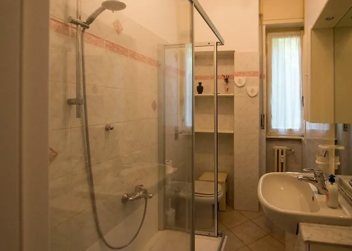 Silky House With Private Parking * Como