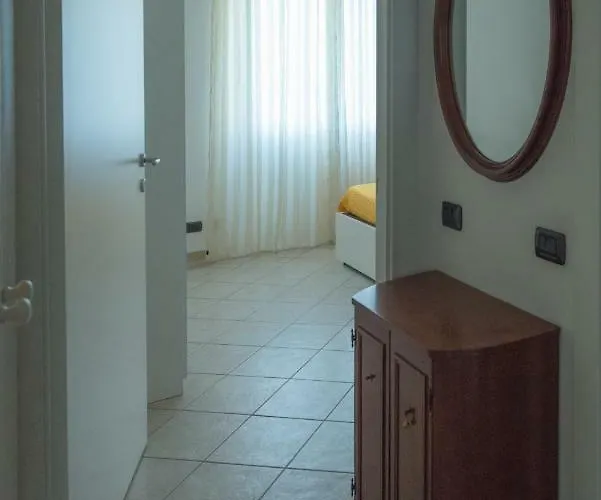 Silky House With Private Parking Como