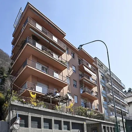 Silky House With Private Parking *