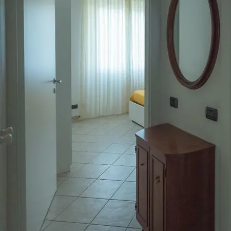 Silky House With Private Parking Como