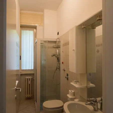 Silky House With Private Parking *