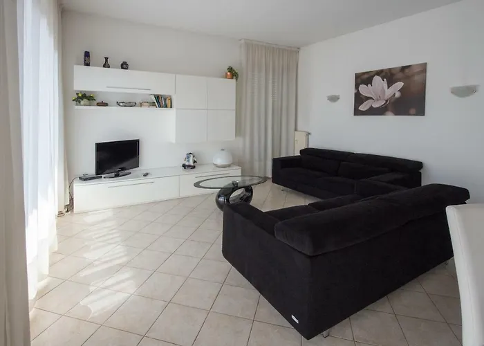 Apartment Silky House With Private Parking Como