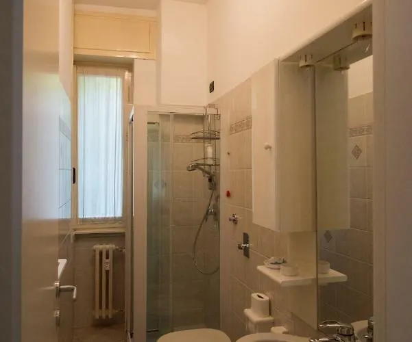 Silky House With Private Parking *