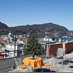Silky House With Private Parking *