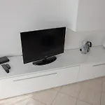 Silky House With Private Parking Apartment Como