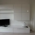 Silky House With Private Parking *