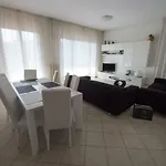 Silky House With Private Parking *
