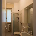 Silky House With Private Parking *