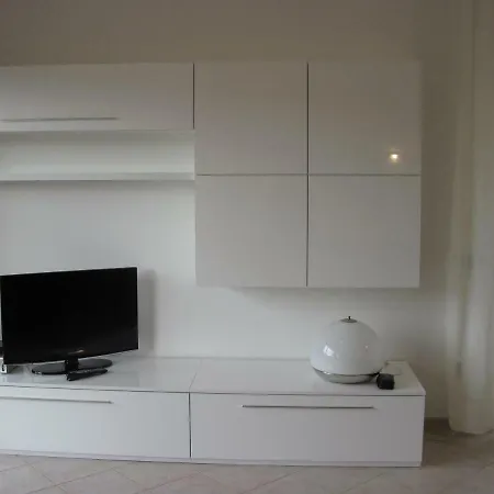 Silky House With Private Parking *