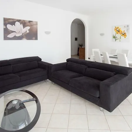 Silky House With Private Parking Appartement