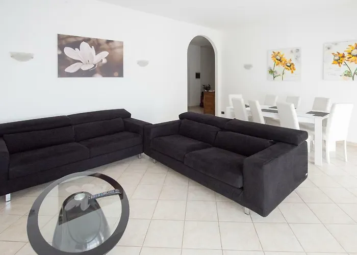 Silky House With Private Parking Appartement